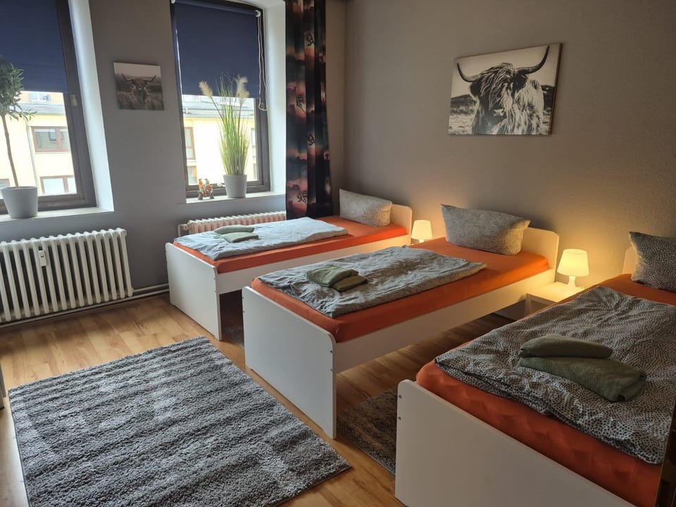 Bed, Bedroom, towels, towels
