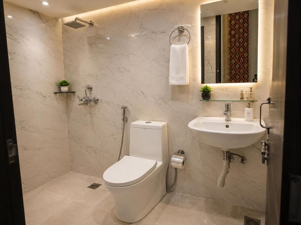 Shower, Toilet, Bathroom, bidet, towels