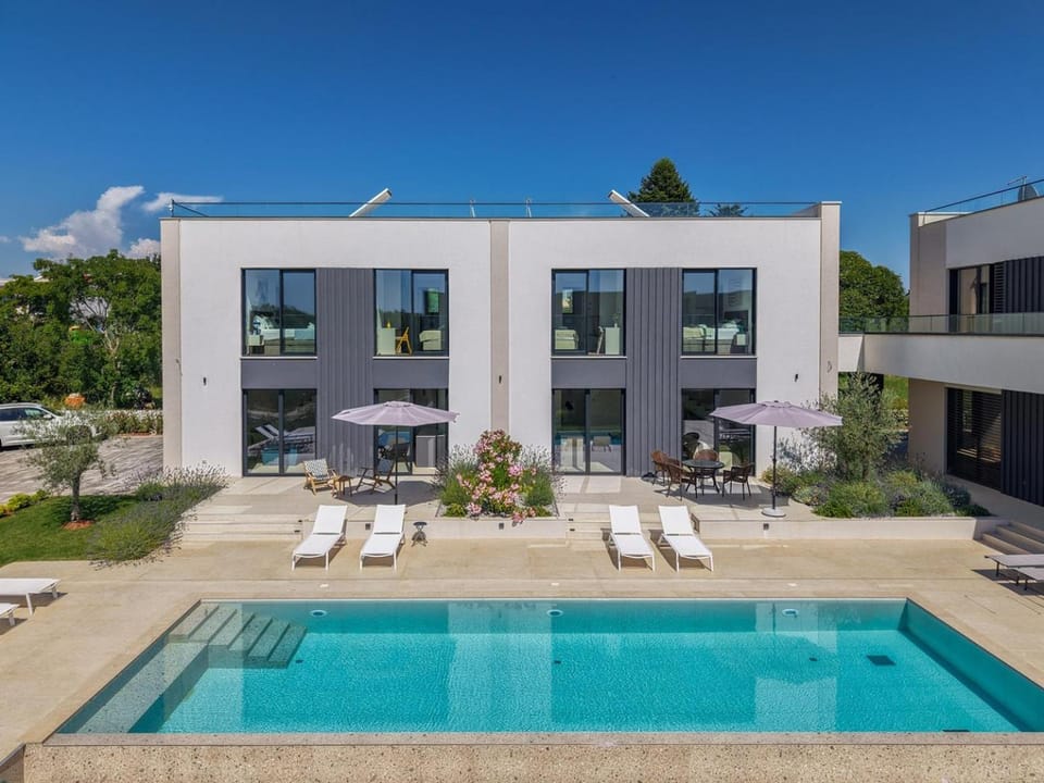 Property building, Swimming pool