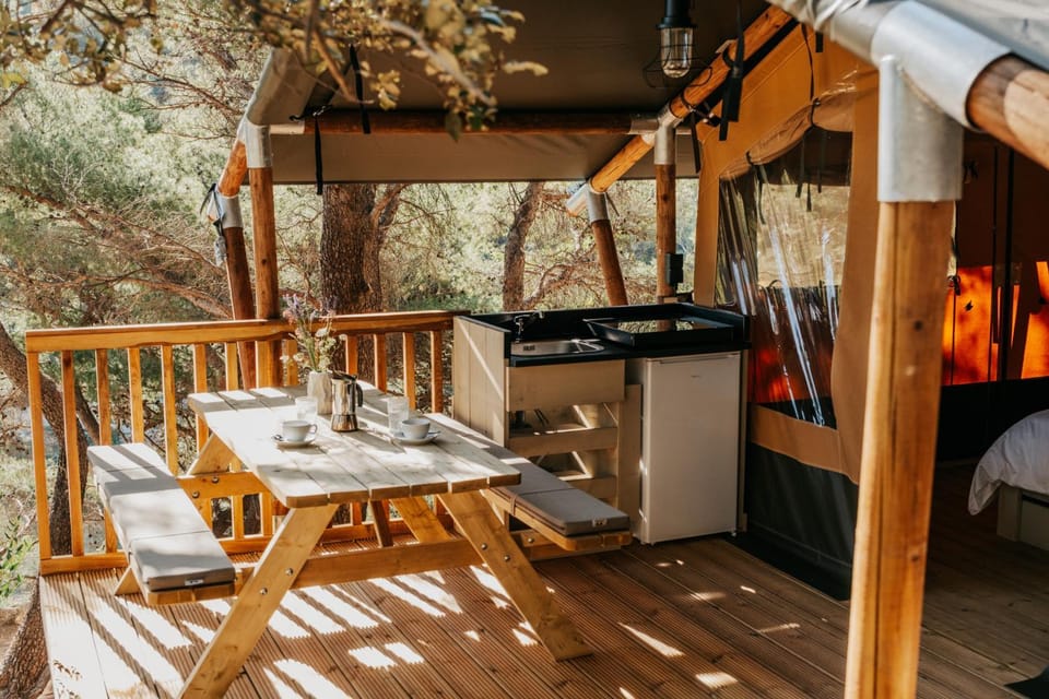 Patio, Day, Balcony/Terrace, Kitchen or kitchenette, Dining area, stove