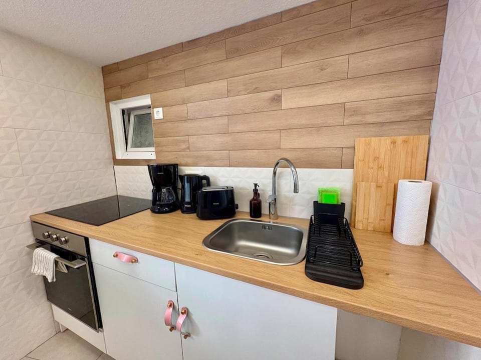 Kitchen or kitchenette, kitchen, kitchen