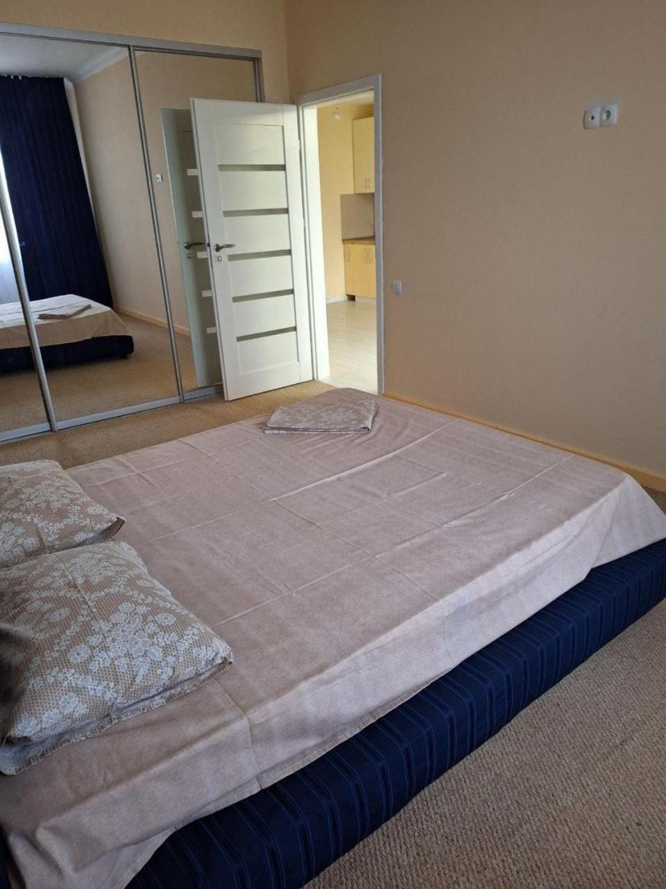 Светлая квартира у озера в парке Долина роз Apartment in Chișinău