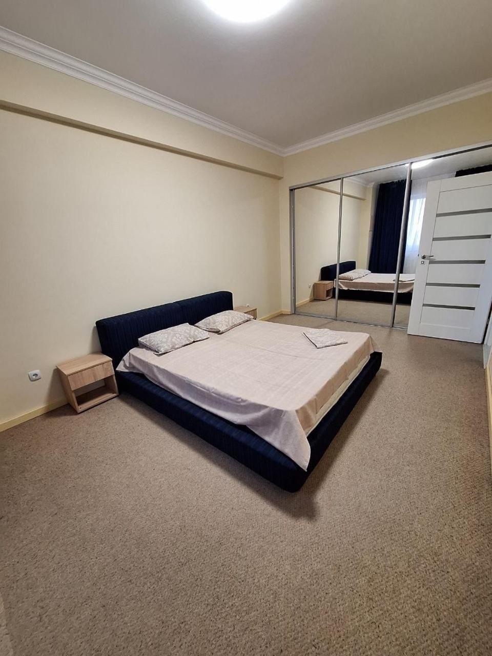Светлая квартира у озера в парке Долина роз Apartment in Chișinău