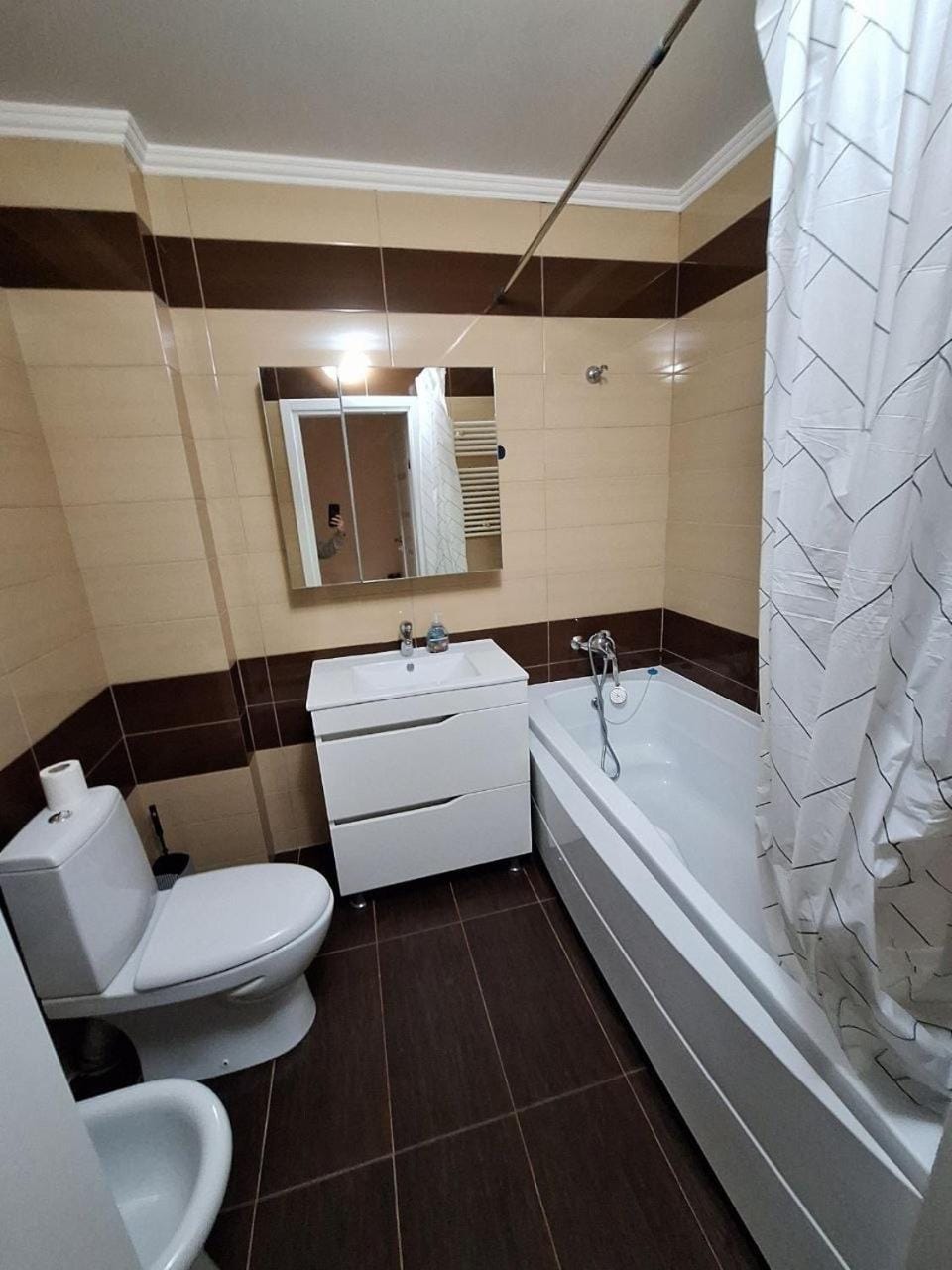Светлая квартира у озера в парке Долина роз Apartment in Chișinău