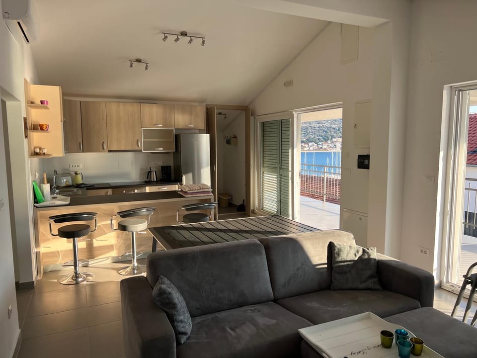 Kitchen or kitchenette, Living room, Seating area