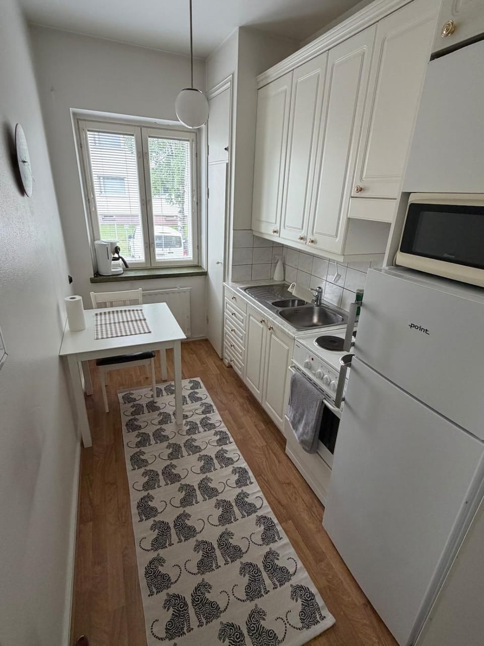 Kitchen or kitchenette, Dining area, oven, stove, toaster