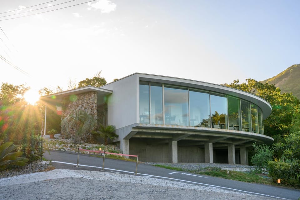 Property building, Restaurant/places to eat, Day