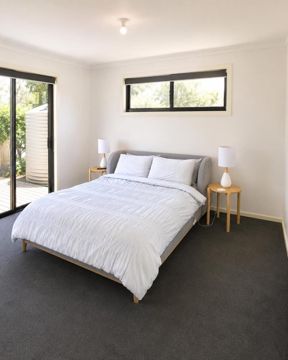 Modern family beach escape, easy walk to beach House in Sandy Point