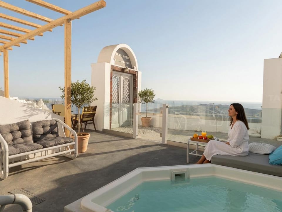 Cliff Caldera Modern Suites -Volcano, Sunset & Caldera View Apartment in Thera