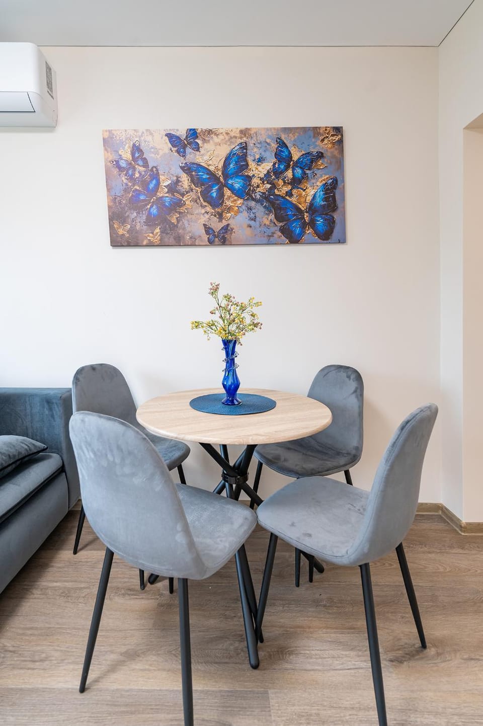 Living room, Seating area, Dining area, air conditioner