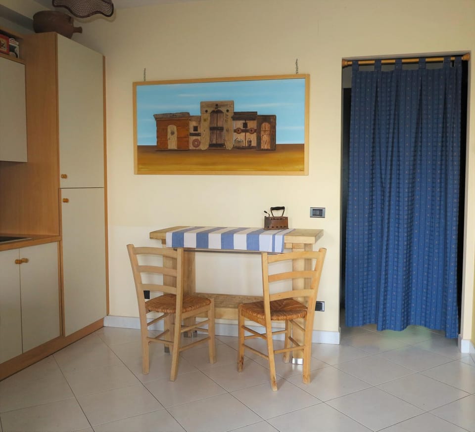 Photo of the whole room, Decorative detail