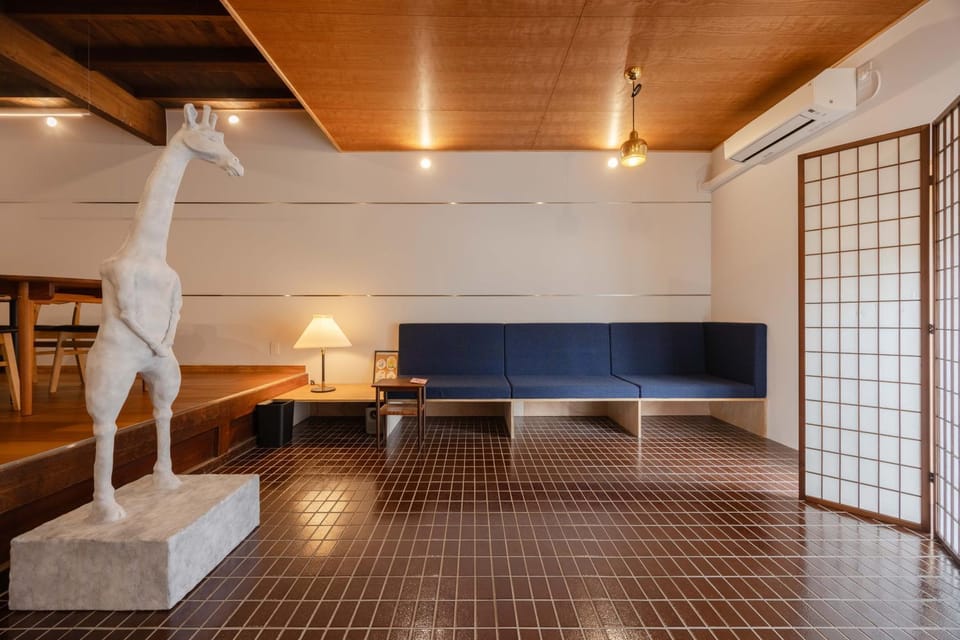 Giraffe Inn Apartment in Shizuoka Prefecture