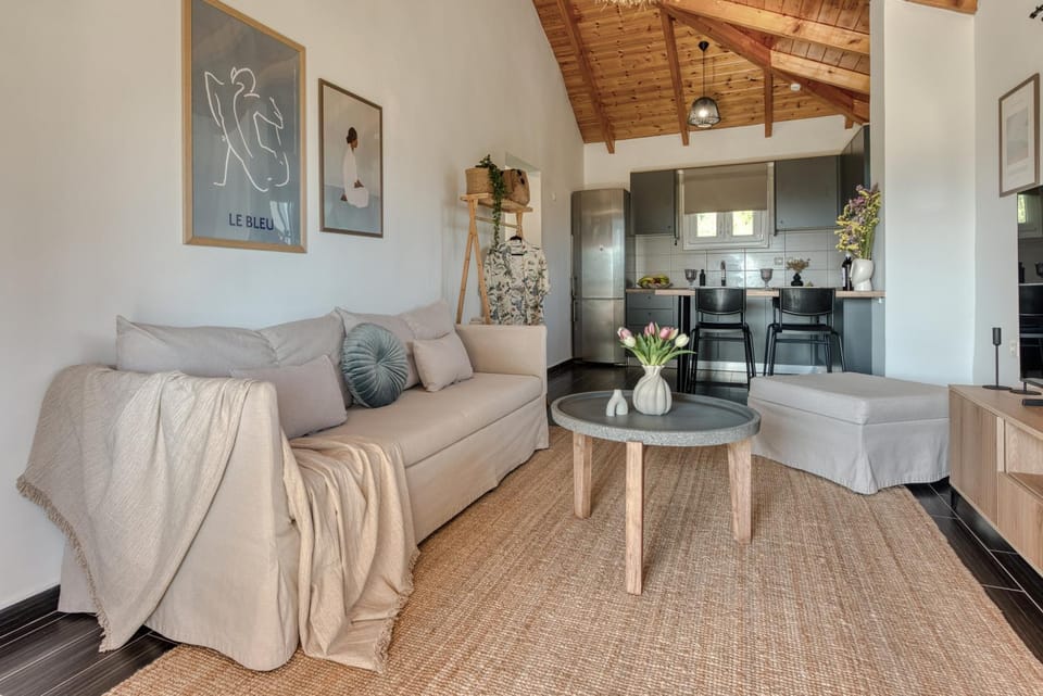 Living room, Seating area, kitchen