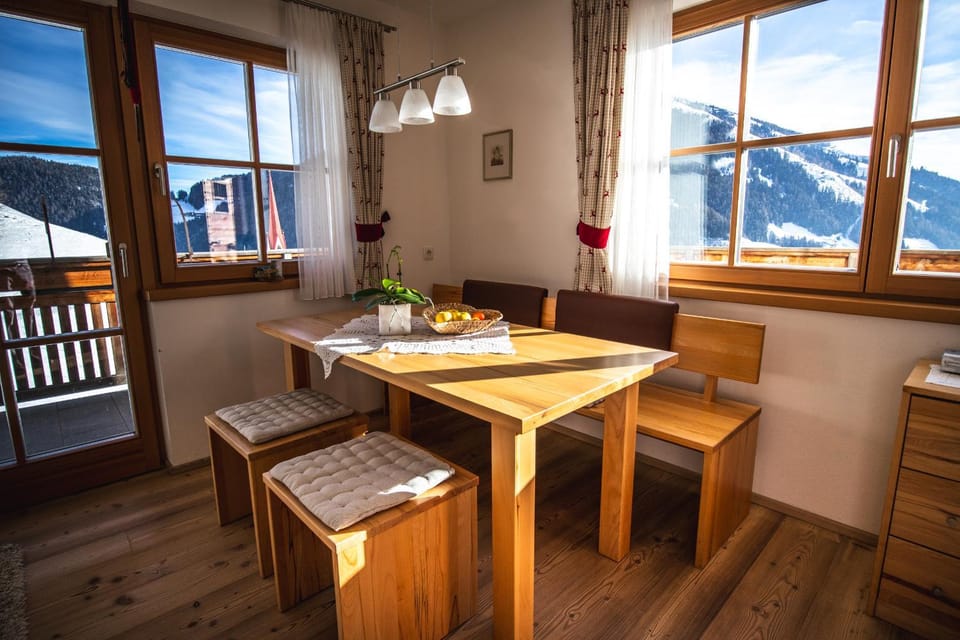 Natural landscape, Living room, Seating area, Dining area, Mountain view