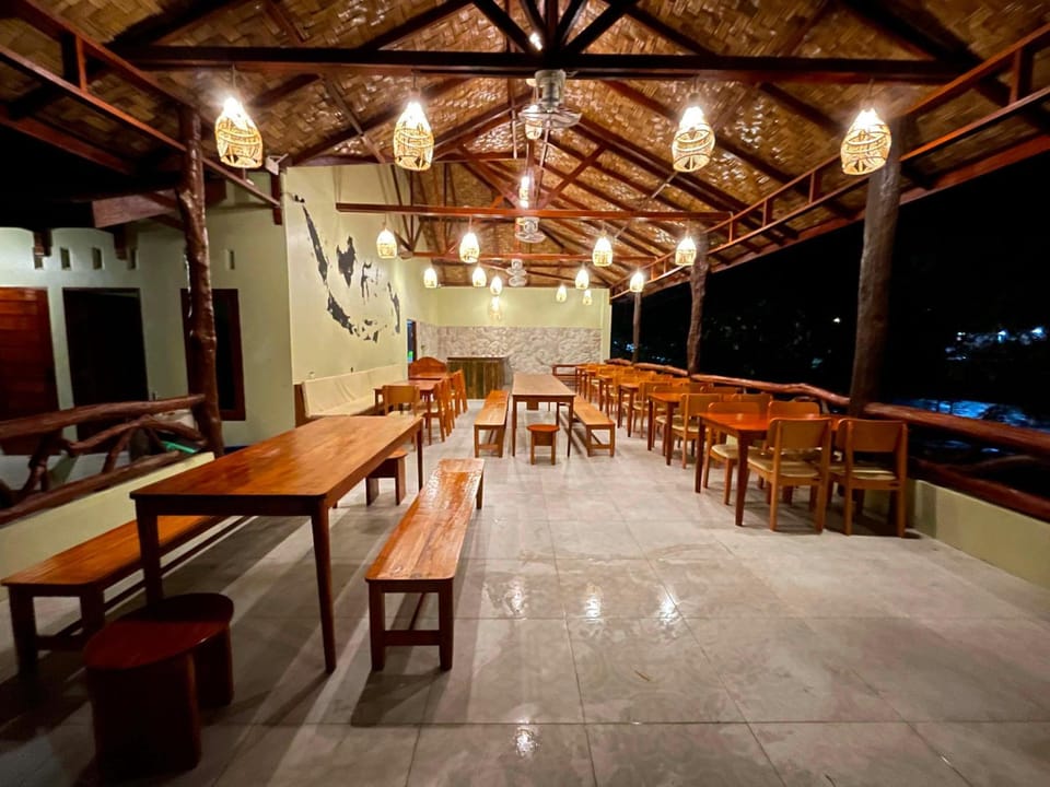 Property building, Restaurant/places to eat, Activities, View (from property/room), Lounge or bar, Food and drinks, Food and drinks, Entertainment, Breakfast, Breakfast, Continental breakfast, Continental breakfast, Asian breakfast, Asian breakfast, English/Irish breakfast, English/Irish breakfast, American breakfast, American breakfast, Lunch, Dinner, Drinks, Alcoholic drinks, Non alcoholic drinks, children, group of guests, Family, room service, shuttle, laundry