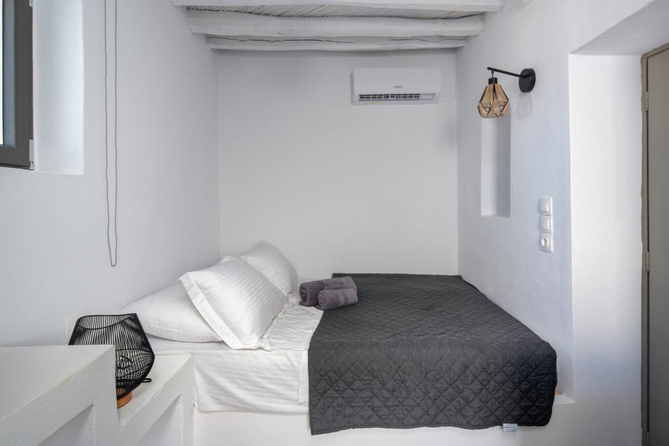 Petra Mare Apartment in Milos
