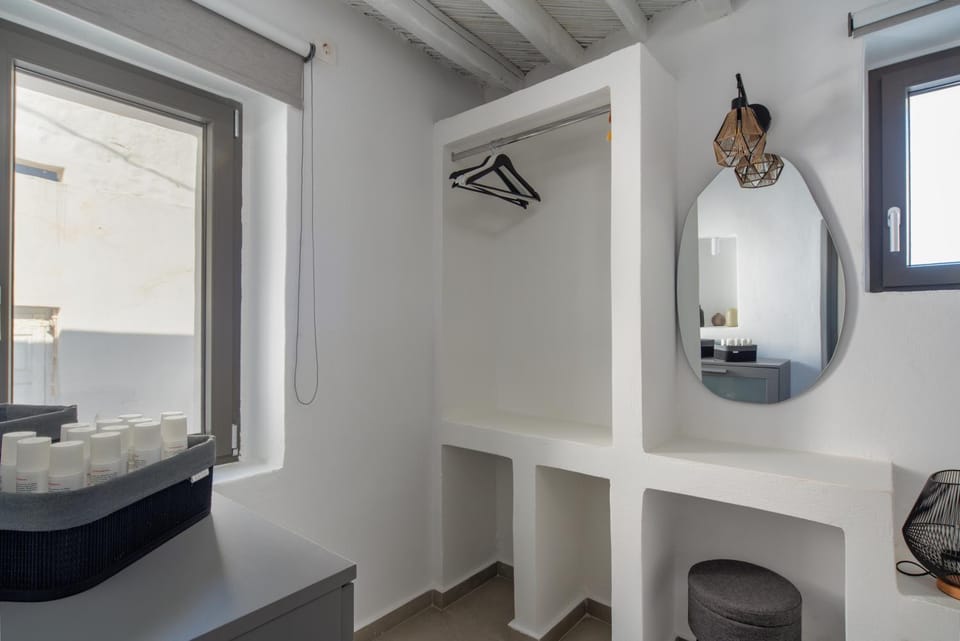Petra Mare Apartment in Milos
