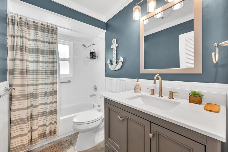 Shower, Toilet, Bath