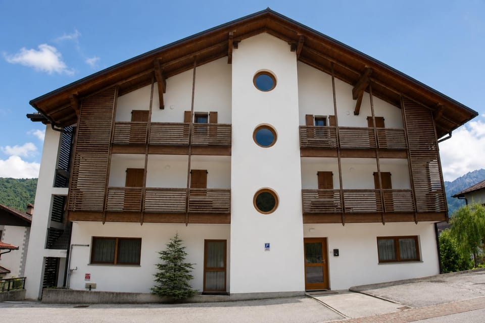 Property building, Facade/entrance