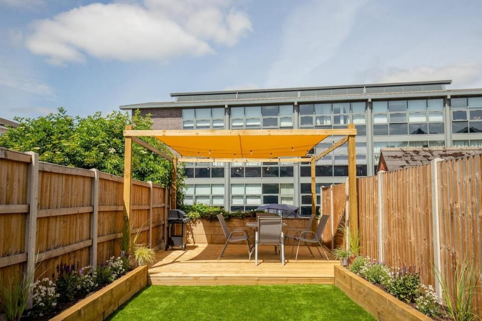 Victorian Canal Retreat 3 Bed & Stunning Garden House in Worcester