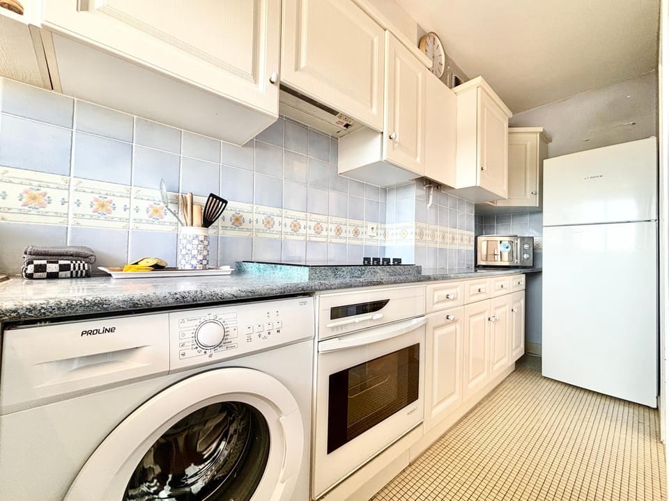 Kitchen or kitchenette, oven, stove, toaster, washing machine
