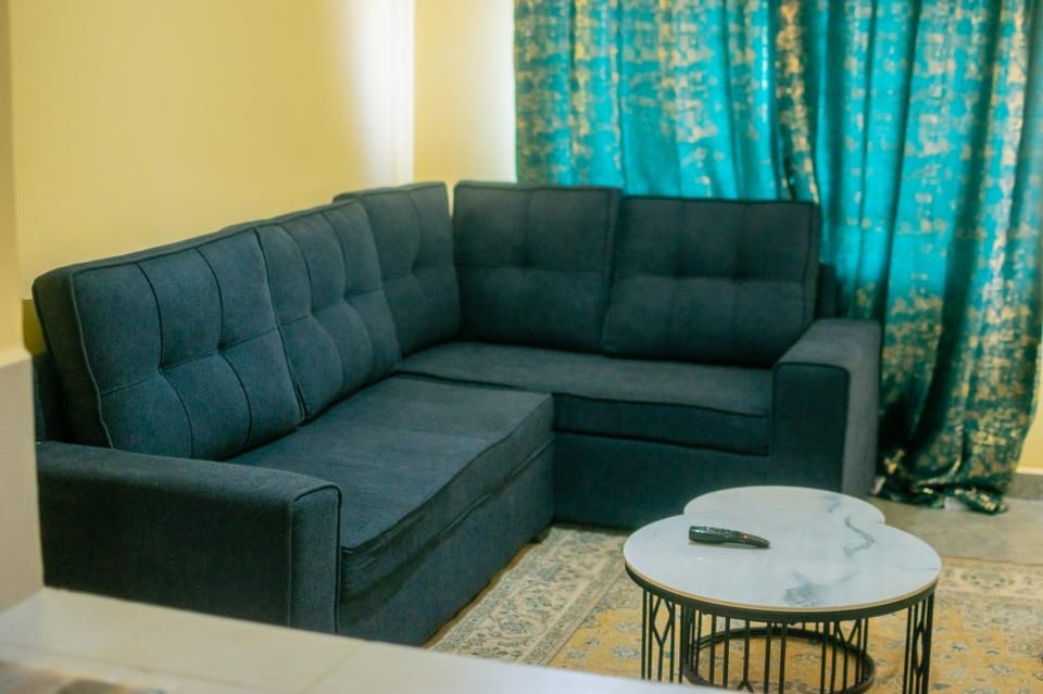 LizCon Villa 2Bedroom Makasembo Apartment in Kenya