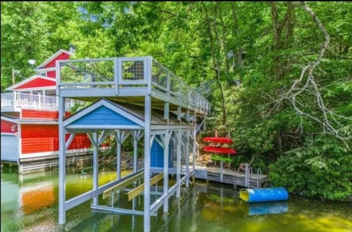 Peaceful home in a quiet cove House in Lake Lure