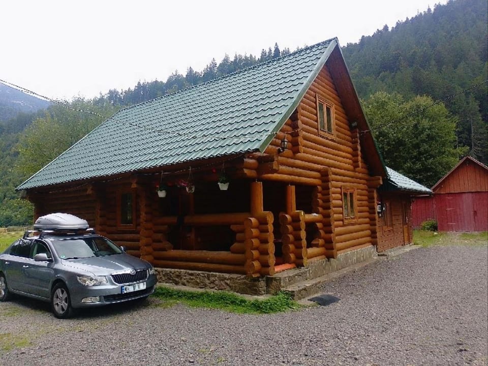 Property building, Natural landscape, Mountain view