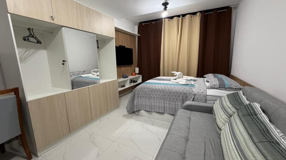Bed, TV and multimedia, Photo of the whole room, wardrobe