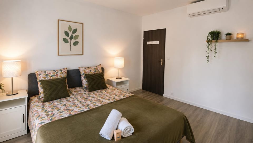 2 MAGNAN appartement climatisé à 3 min de la plage,2min tram Apartment in Nice