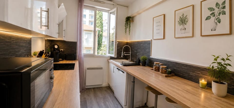 2 MAGNAN appartement climatisé à 3 min de la plage,2min tram Apartment in Nice