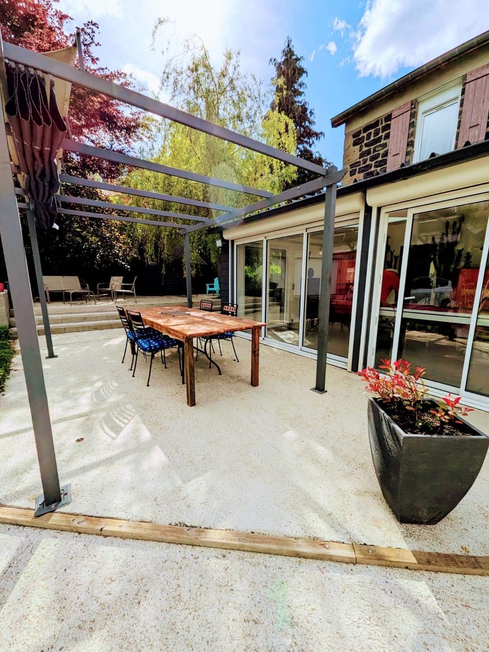 Ferme en pierres avec kota House in Auvergne-Rhône-Alpes