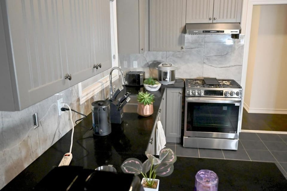New home House in Saint Catharines