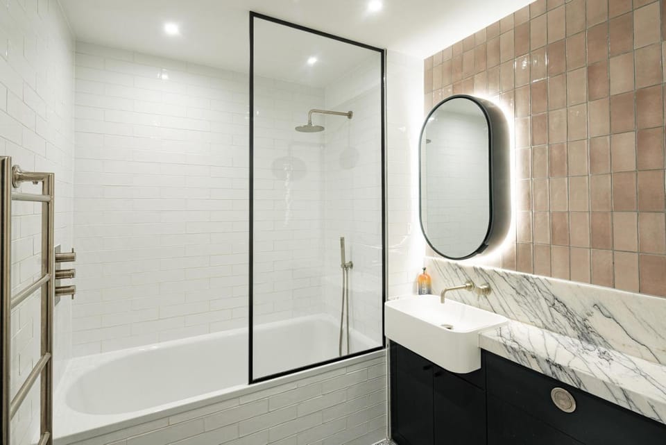 Modern 2-Bedroom Apartment in Nine Elms - Ac & Balcony Apartment in London