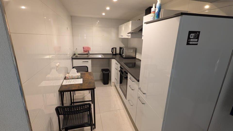 City Apart 1 am Bahnhof nahe Badewelt & Museum mit Netflix Apartment in Sinsheim