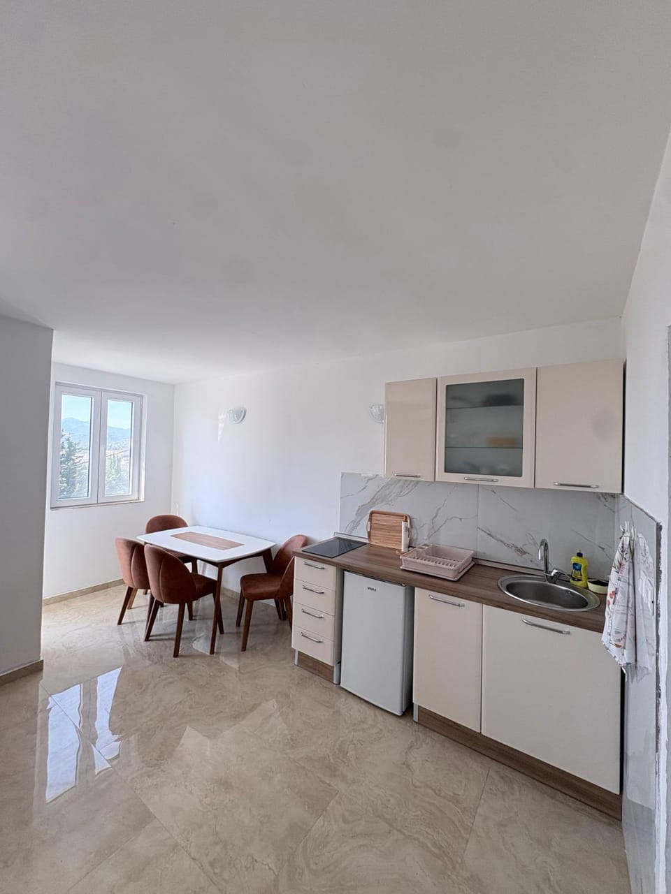 Kitchen or kitchenette, Dining area, pet friendly