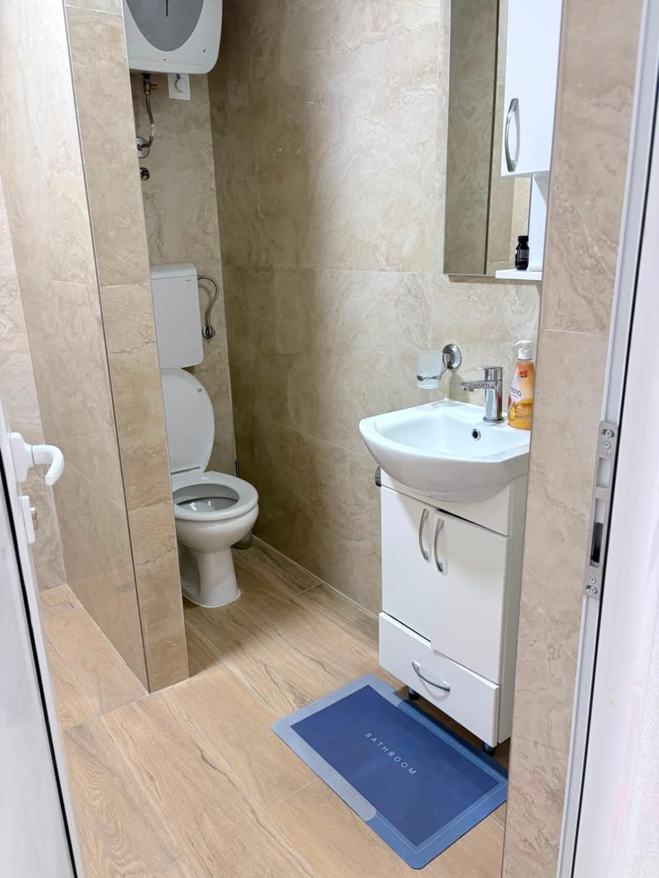Shower, Toilet, Bathroom, towels