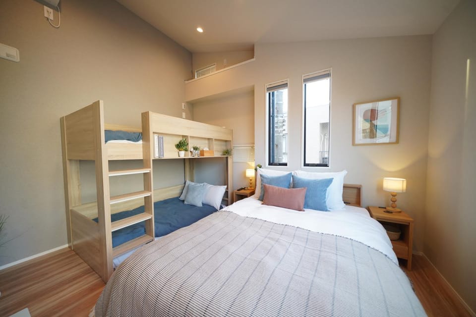 Bed, TV and multimedia, Photo of the whole room, Bedroom, bunk bed, air conditioner