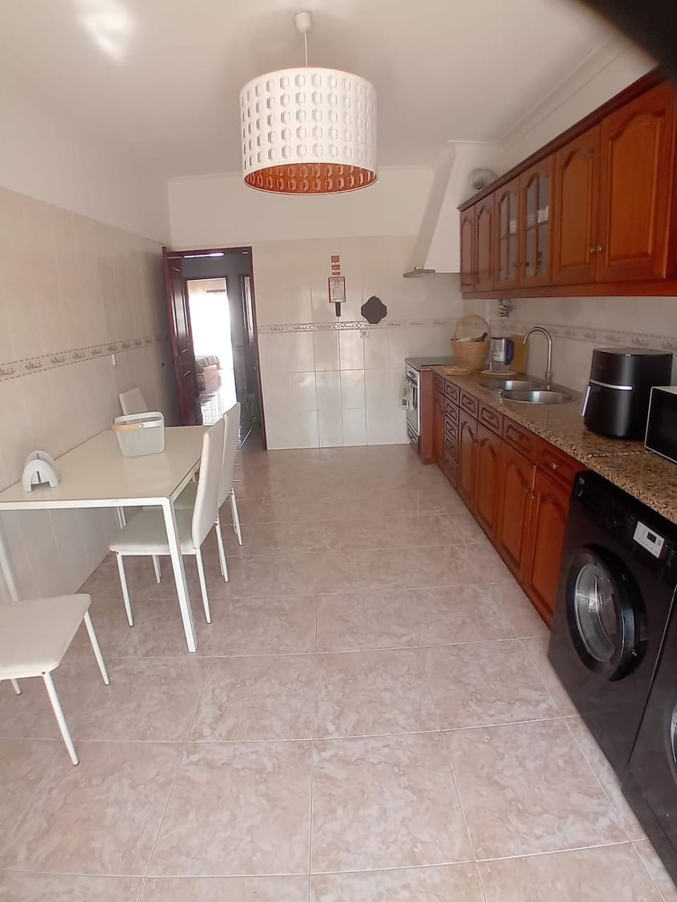Coffee/tea facilities, Kitchen or kitchenette, Dining area, dishwasher