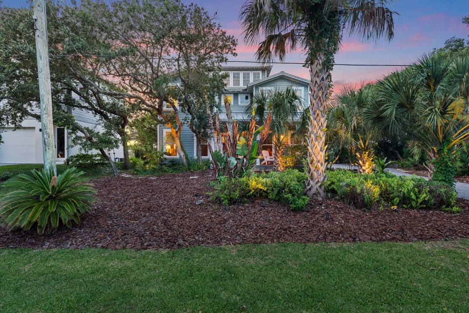 Sea la Vie l Pool l Walk to Beach l Sleeps 14 House in Vilano Beach