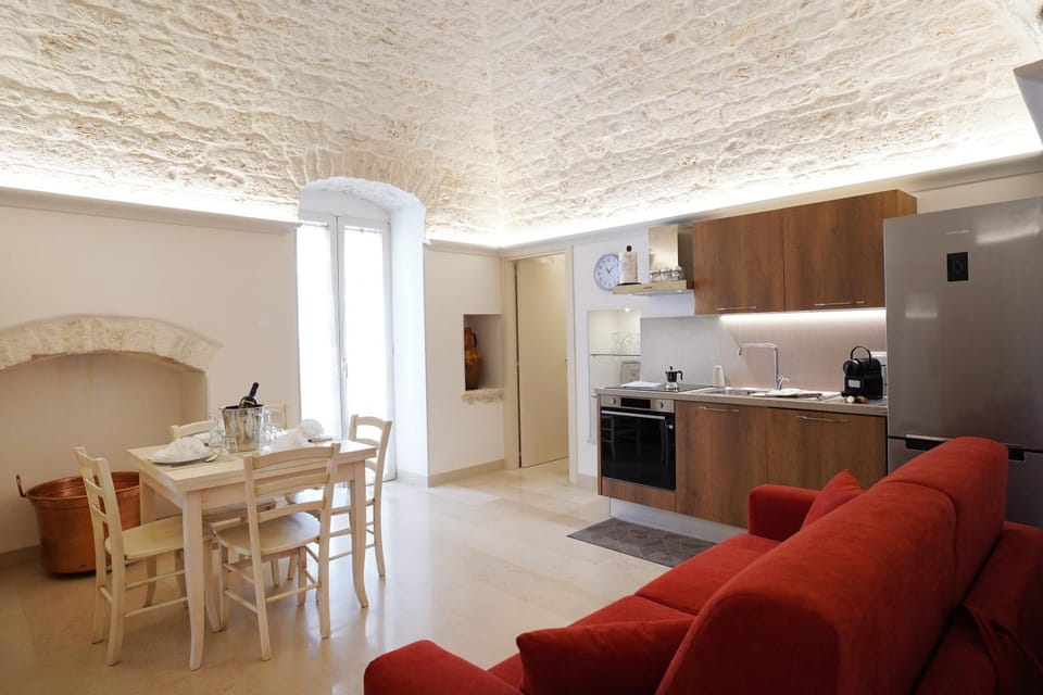 Kitchen or kitchenette, Dining area, dishwasher, oven, stove, toaster