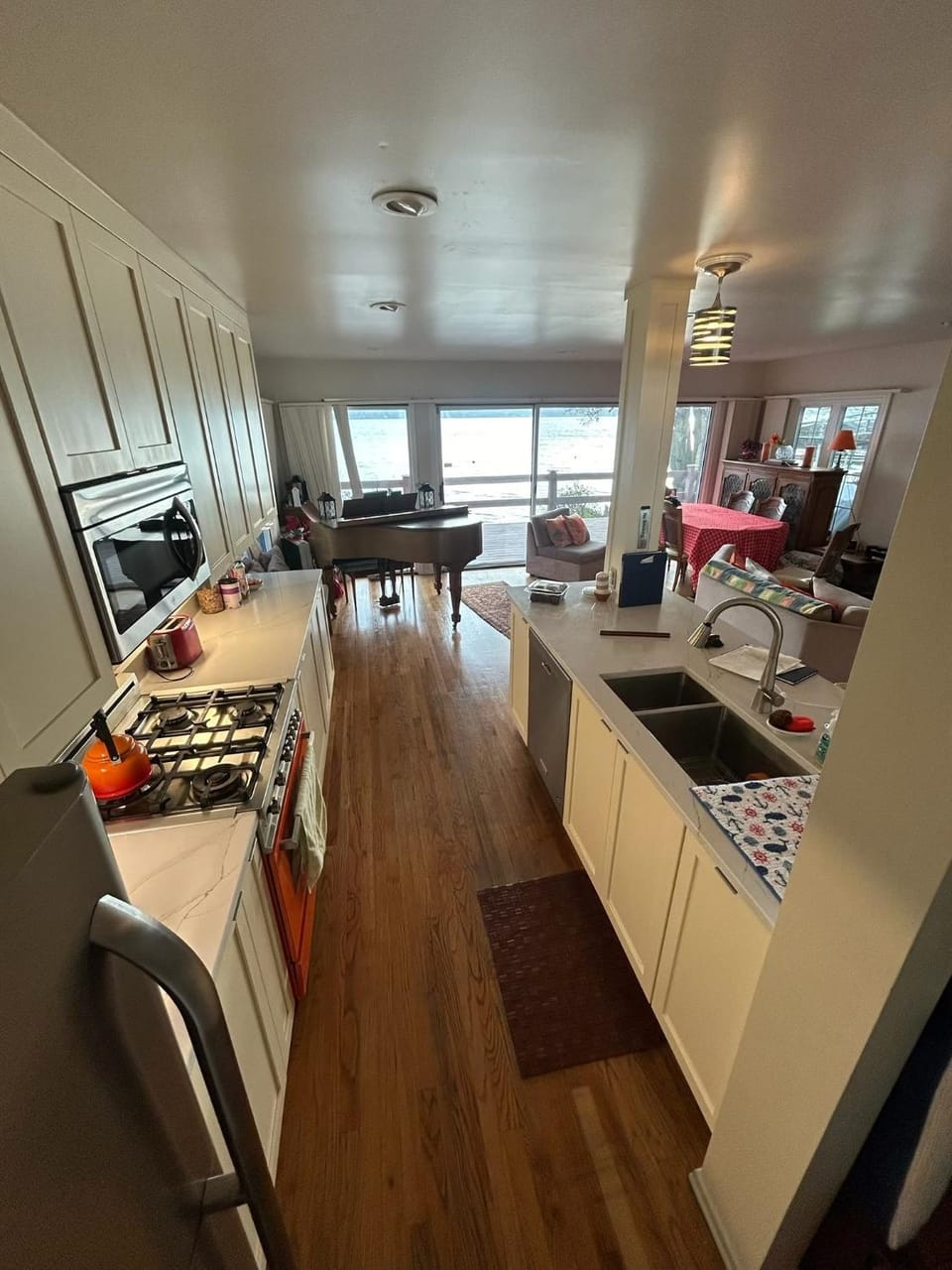 Kitchen or kitchenette, Dining area, Lake view, Lake view, oven, pet friendly, stove
