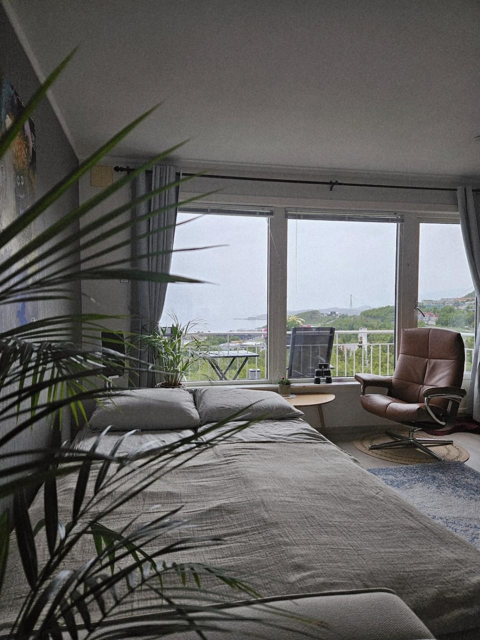 Bed, Living room