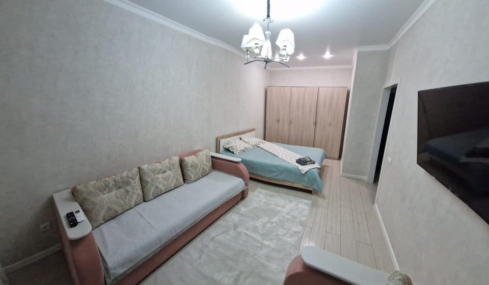 TV and multimedia, Living room, Seating area, Bedroom