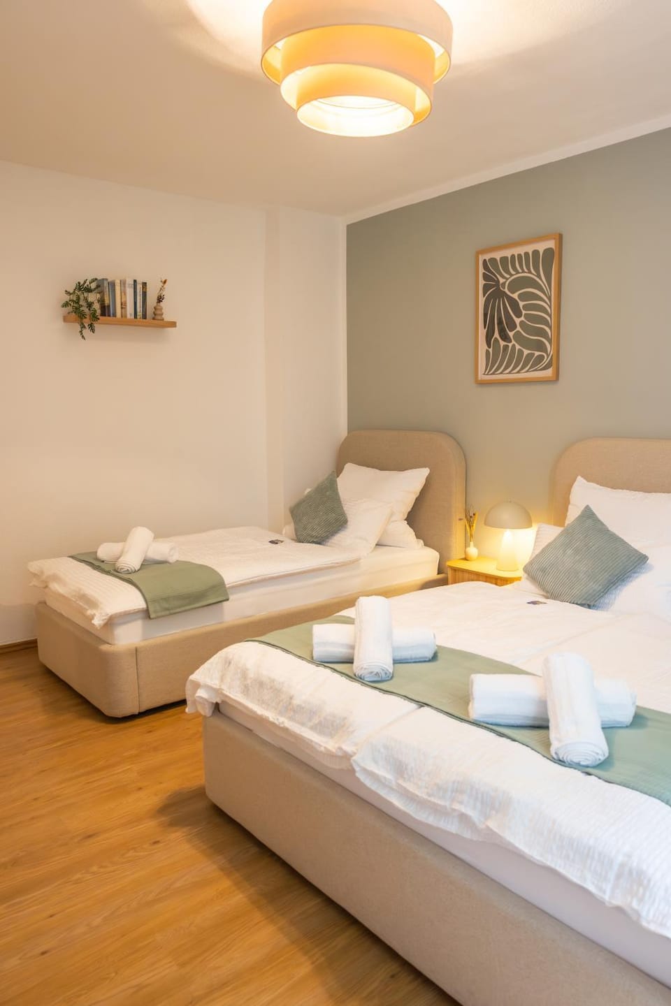 Bed, Bedroom, towels