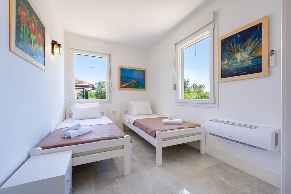 Bed, Bedroom, air conditioner