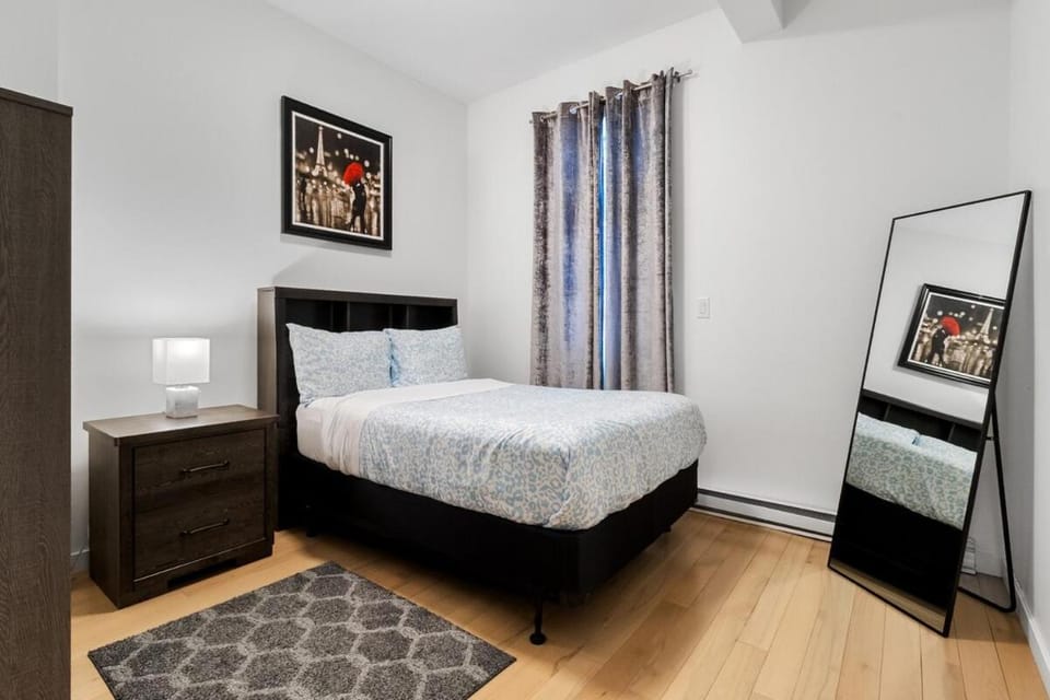 Downtown MTL Metro Access Chic 2BR Stay Apartment in Laval
