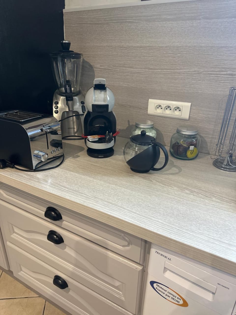 Coffee/tea facilities, minibar, toaster