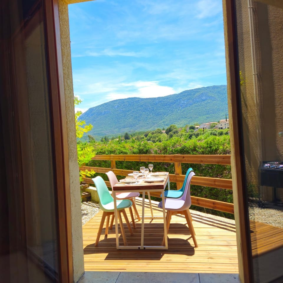 Balcony/Terrace, Dining area, Mountain view