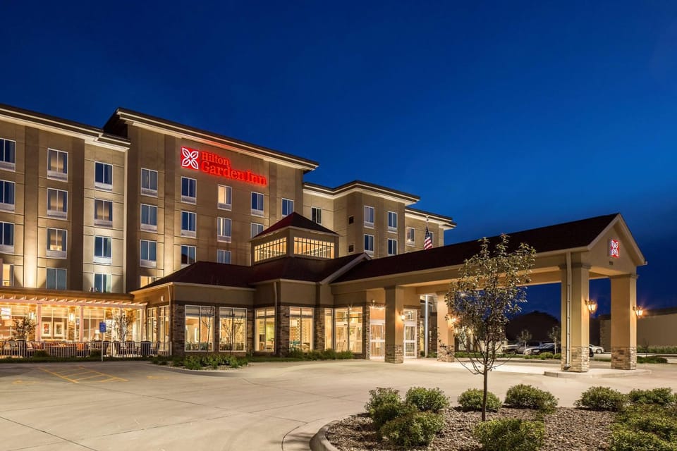 Property building, Night, Location